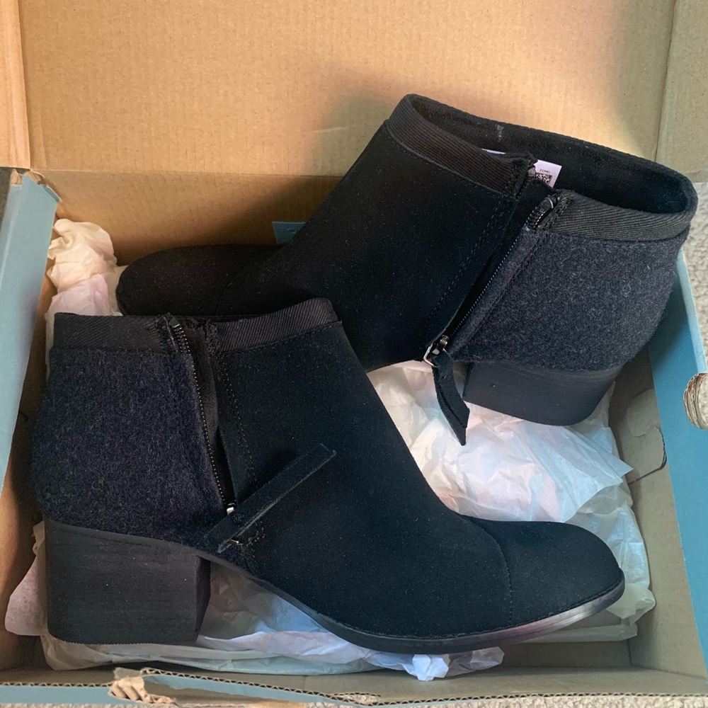 Tom’s Loren shoes